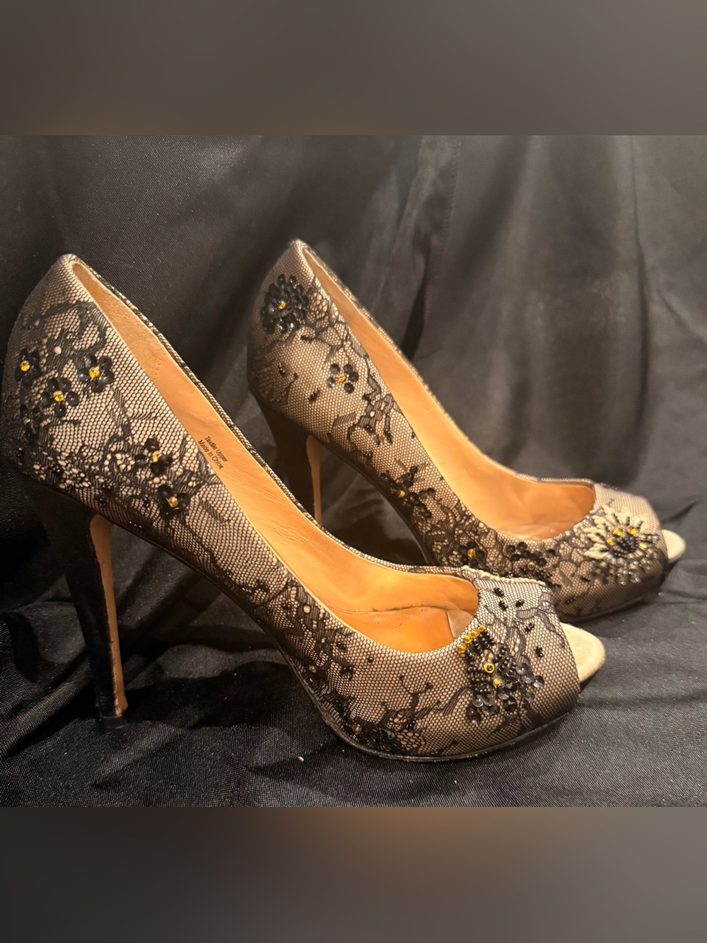 Badgley Mischka Stella Floral Lace Peep Toe 4”  Heels - Sz. US 8M